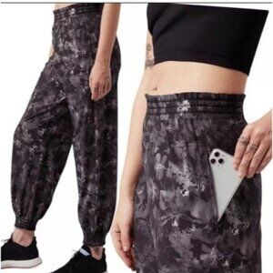 Athleta Womens Savannah Floral Jogger Pants Gray Lightweight 8 Petite